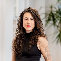 Alice Calmon, Pla
