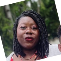 Estelle M.