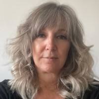 Linda Kemp