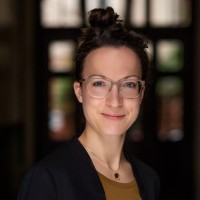 Dr Nina Schmidt