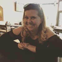 Traci Waltz
