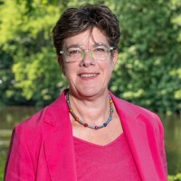 Jacqueline Van Den Hil