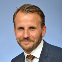 Dr. Florian Bingold (DESA), MHBA