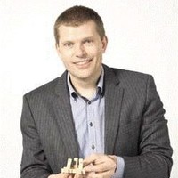 Nils H Nielsen