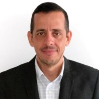 Johnny González