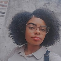 Laryssa Helen