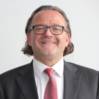 Dr. Uwe Serve