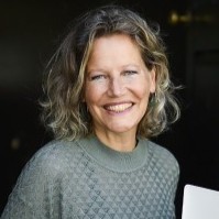 Esther Jacobs 🌎  'The No Excuses Lady'