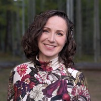 Naida Čaušević Wallstrom, Pe