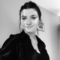 Yéléna Charbonnet