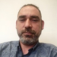 Simon László