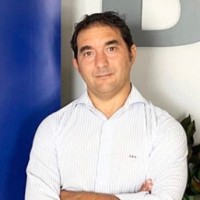 SERGIO BAJO REJAS