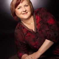 Lindy Davies