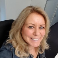 Yvonne Golle