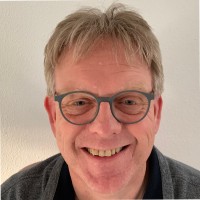 M K De Jong