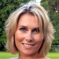 Louise Knight (Hr)