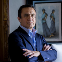 Dr. Rogelio González