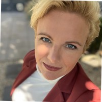 ✔ Anne-Marie Van Ommeren
