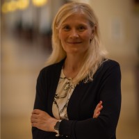 Diana Hare, Mba