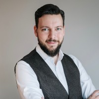 Dr. Nicolas Ruegenberg