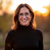 Robyn Hyra