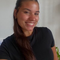 Lívia De Carvalho