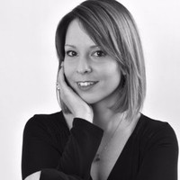 Nora Zsofi Farago