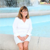 Robyn Hall