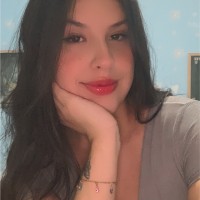 Ana Caroline R.