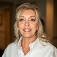 Nancy Huth