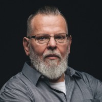 Di Sylvester R. Kustanci
