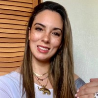 Loreto Constanza Flores Espina