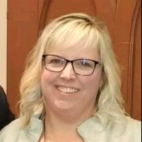 Deanna Holt
