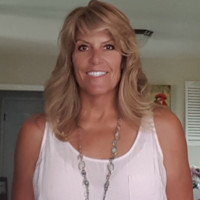 Sandi T.