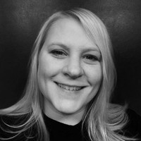Lynn Broberg, Sns