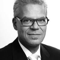 Dr. Oliver Kelkar