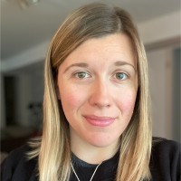 Nichole Holdbak