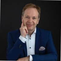 Dr. Oliver Schmitt