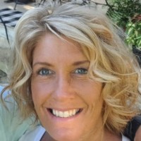 Robin L Davis