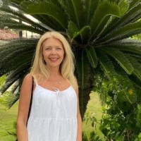 Leslie LaRou