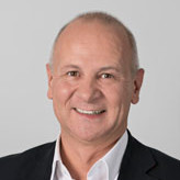 Peter STRAUSS