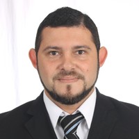 Roberto Rosales