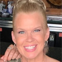 Ms. Victoria Kinder
