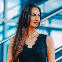 Pr. Julie VAN DER WEERDEN