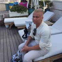 Niclas S.