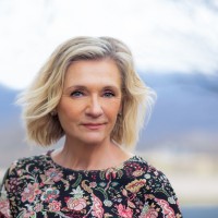 Susan Nixon