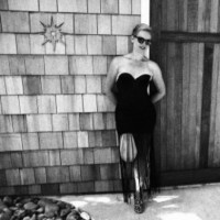Queen B