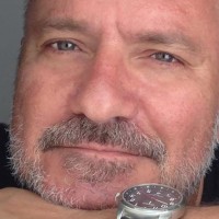 Max Velati autor de O filósofo, a enfermeira e o trapaceiro