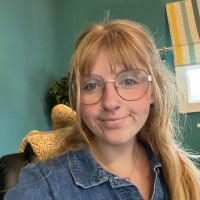 Kelsey Singer, Ma