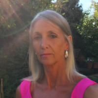 Suzanne Cross